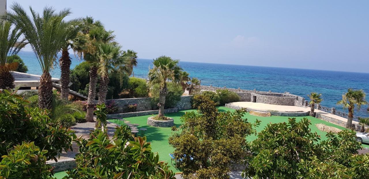 Celebrity Hotel Lapithos  Exterior photo