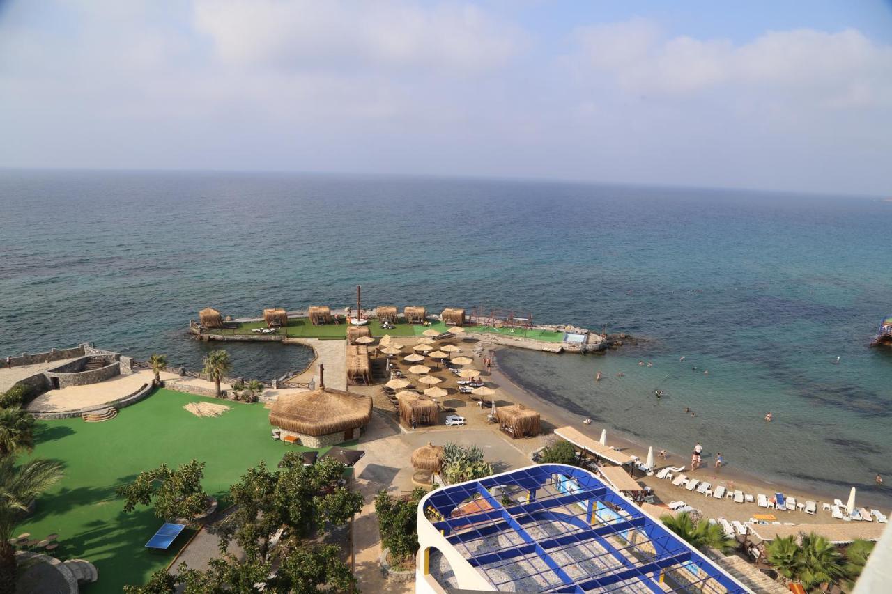 Celebrity Hotel Lapithos  Exterior photo